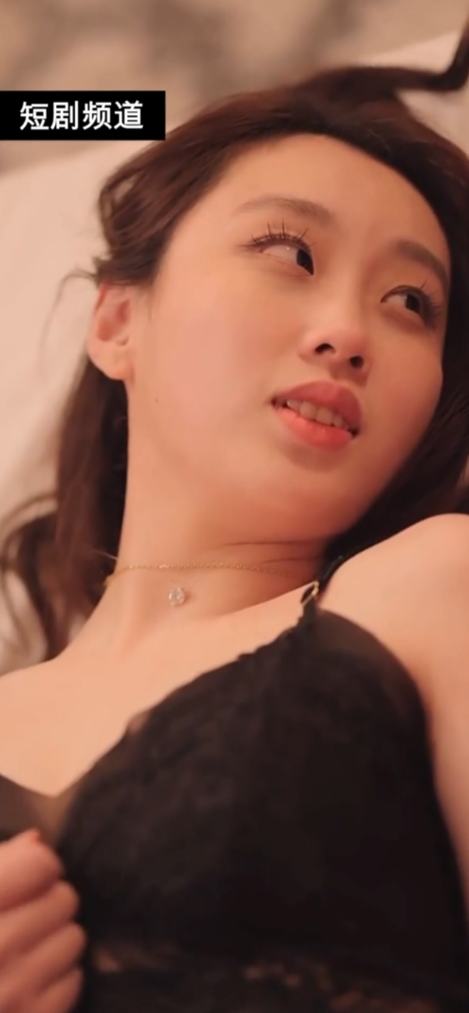 《擦边短剧：我与岳母的故事&妈妈的秘密&骚母&小雪的初体验&初尝禁果&一家乱&指导工作&边做边爱&我的岳母的故事&我和岳母一家（完整版）（迅雷网盘）》短剧封面