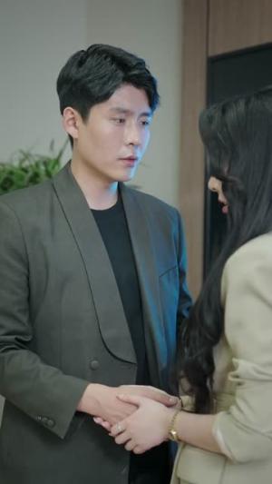 系统让我宠妻，引发财富连锁反应（103集）韩雨轩＆刘金妍（夸克网盘）封面